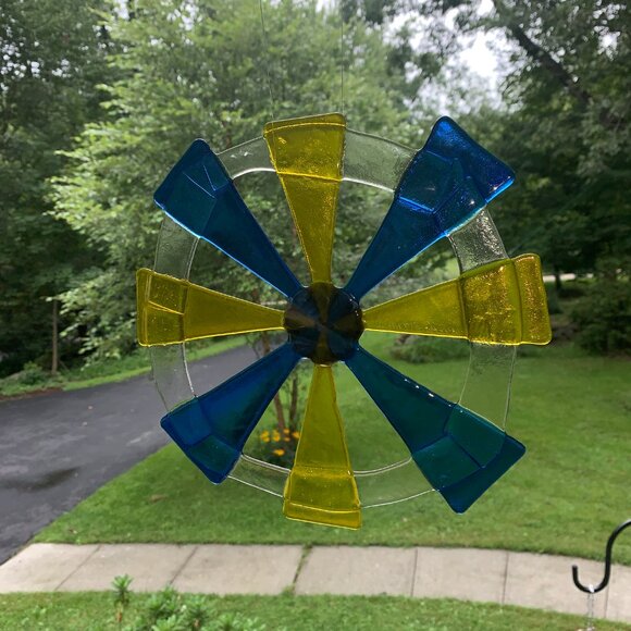 #7236 CIRCULAR FUSED SUN CATCHER  BLUE & YELLOW COLLECTABLE SUN CATCHER - Picture 8 of 12